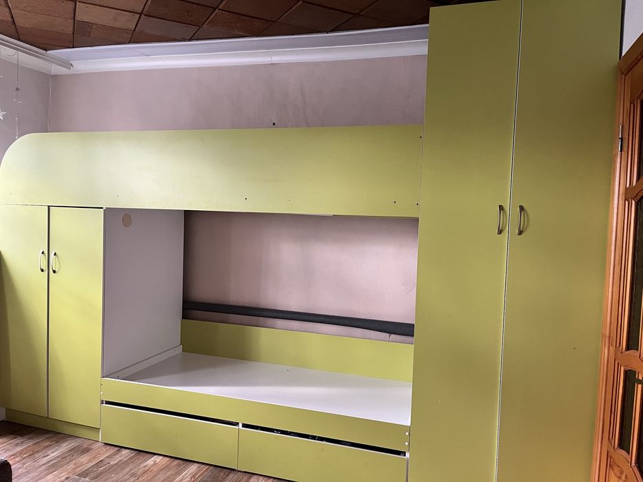 Продам детский гарнитур кровать шкаф