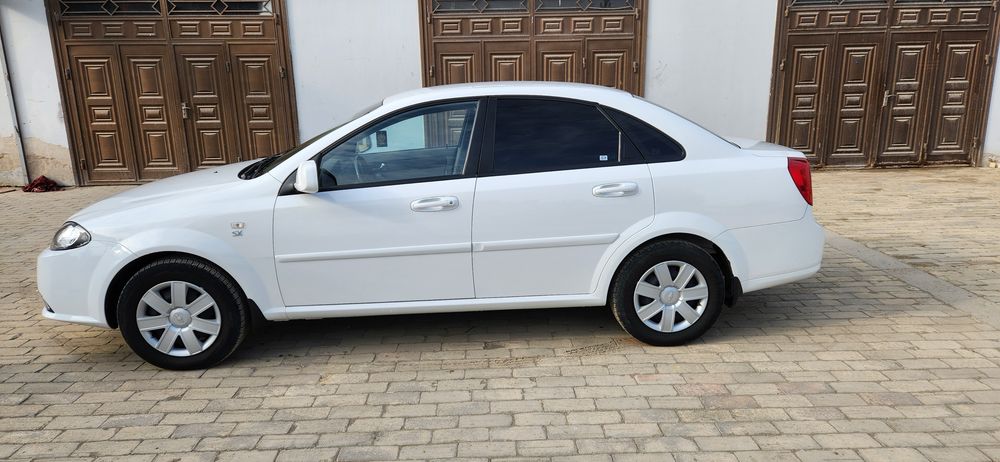 Gentra sotiladi 27500 probeg