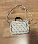 Кокетна чанта Guess
