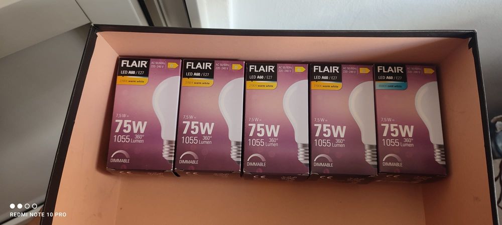 Vând 6 becuri noi la cutie FLAIR de 7,5w/75w