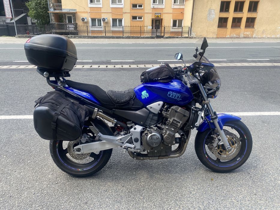 Hornet 900 – Naked clasic cu suflet sportiv și dotări touring