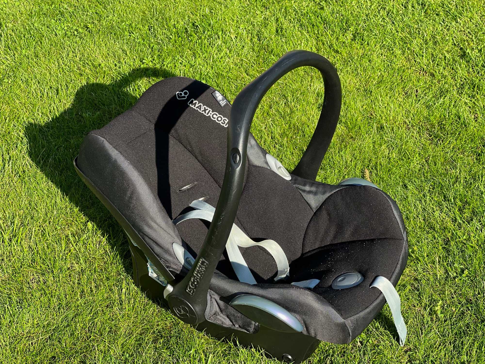 Столче за кола Maxi Cosi + основа за isofix