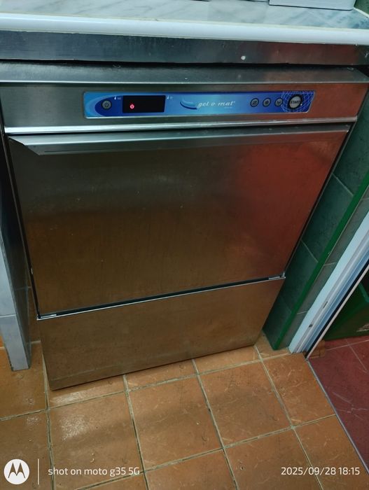 Професионална съдомиялна машина Gel O Mat