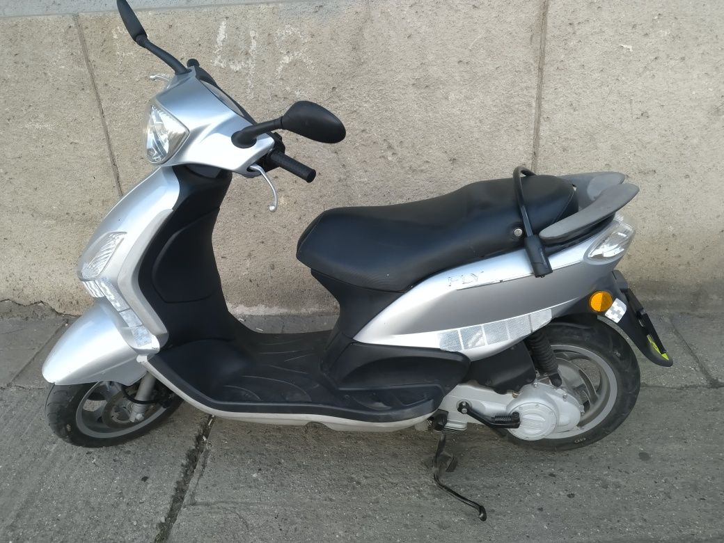 Scuter Piaggio Fly.