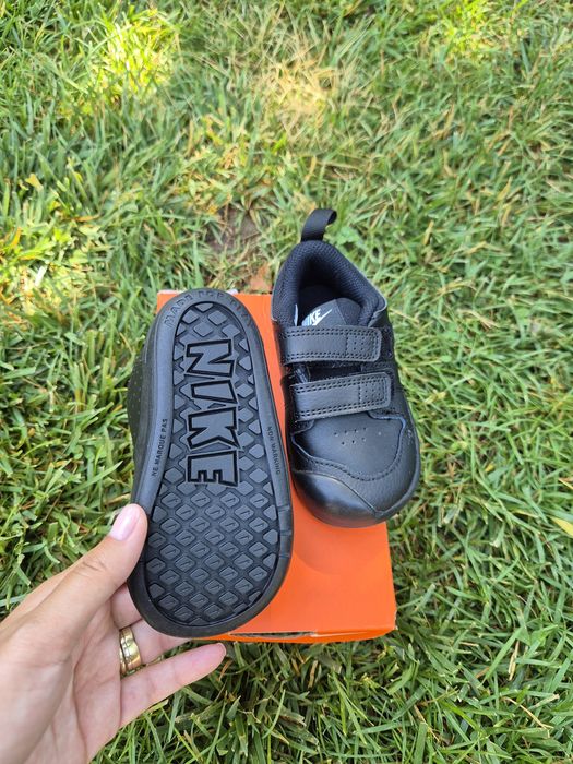 Adidasi bebe Nike,marimea 22