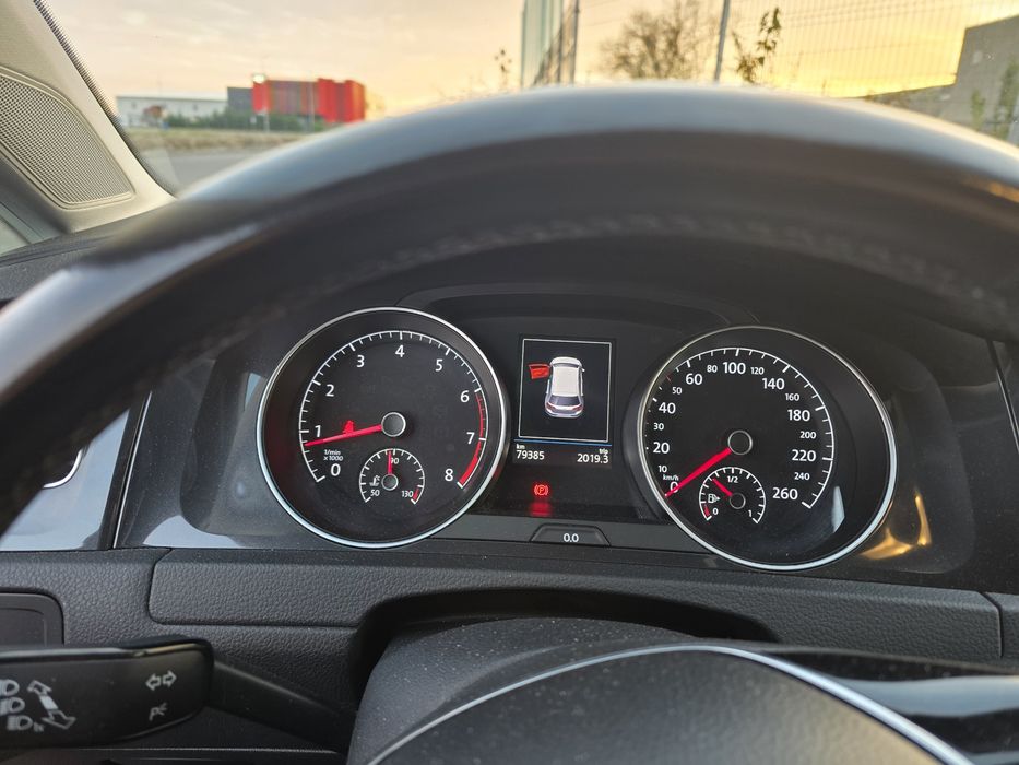 Vând VW Golf 7 1.5 TSI culoare deosebită!!