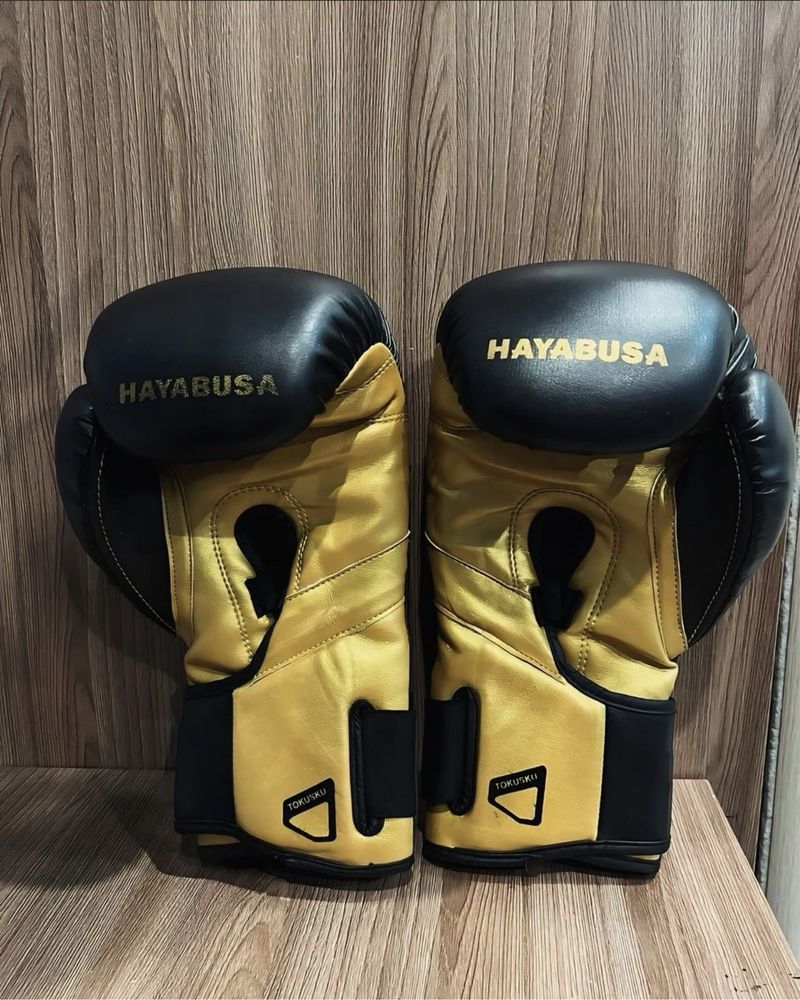 Боксерские перчатки "HAYABUSA"