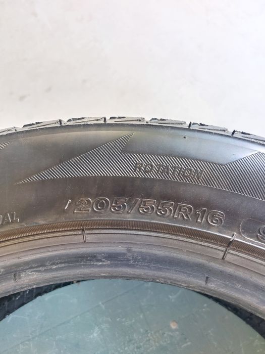 Продавам 2 гуми DAYTON