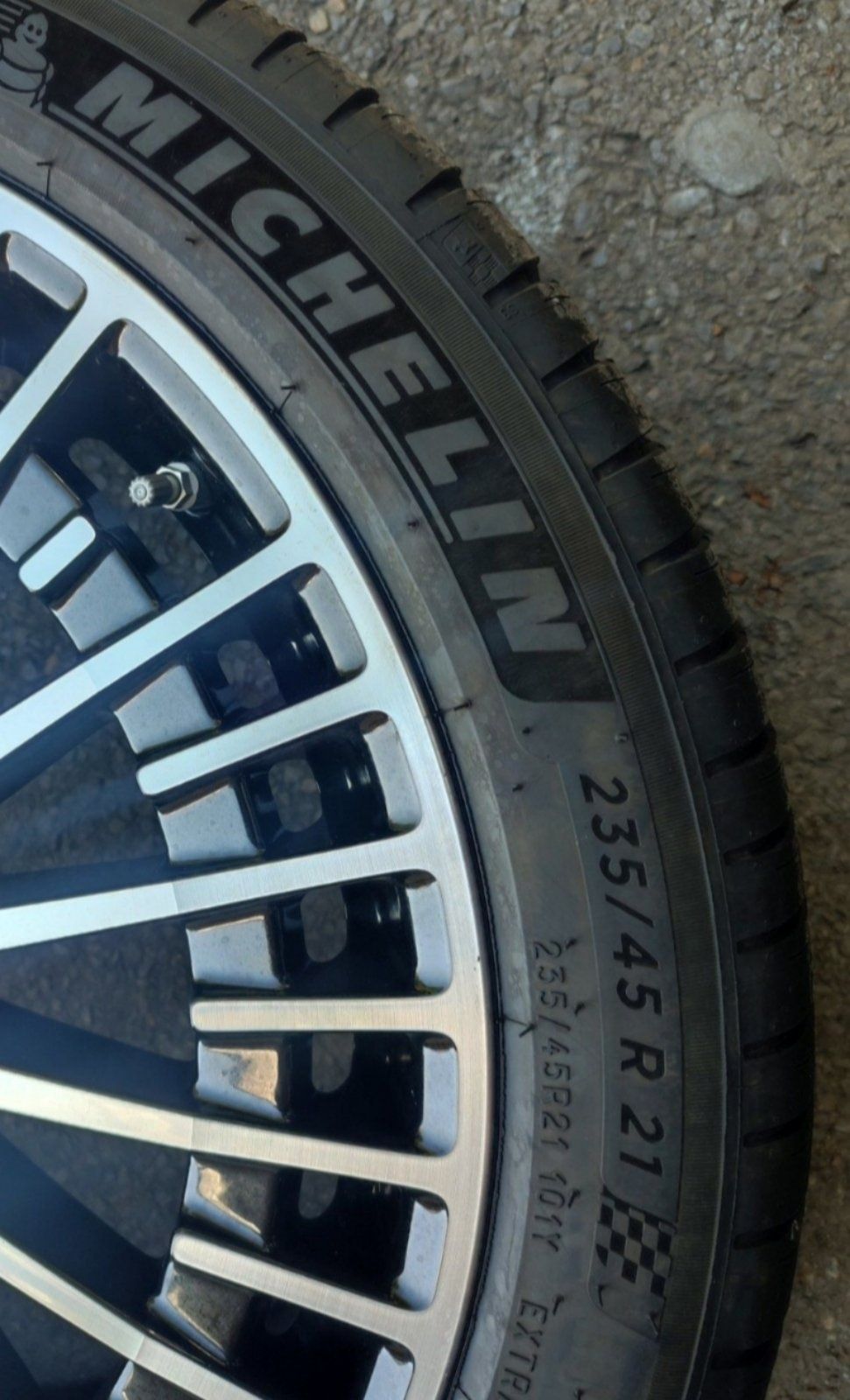 255/40/21" 235/45/21" 4бр Michelin pilot sport 4suv,dot2322