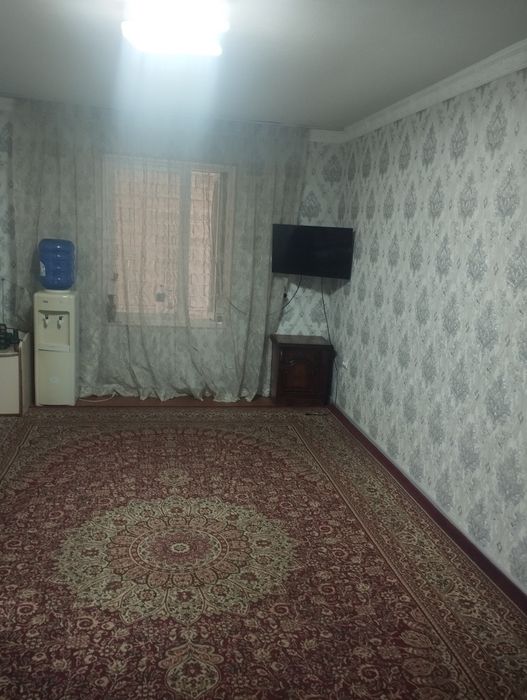 Хокимият олдида ховли сотилади