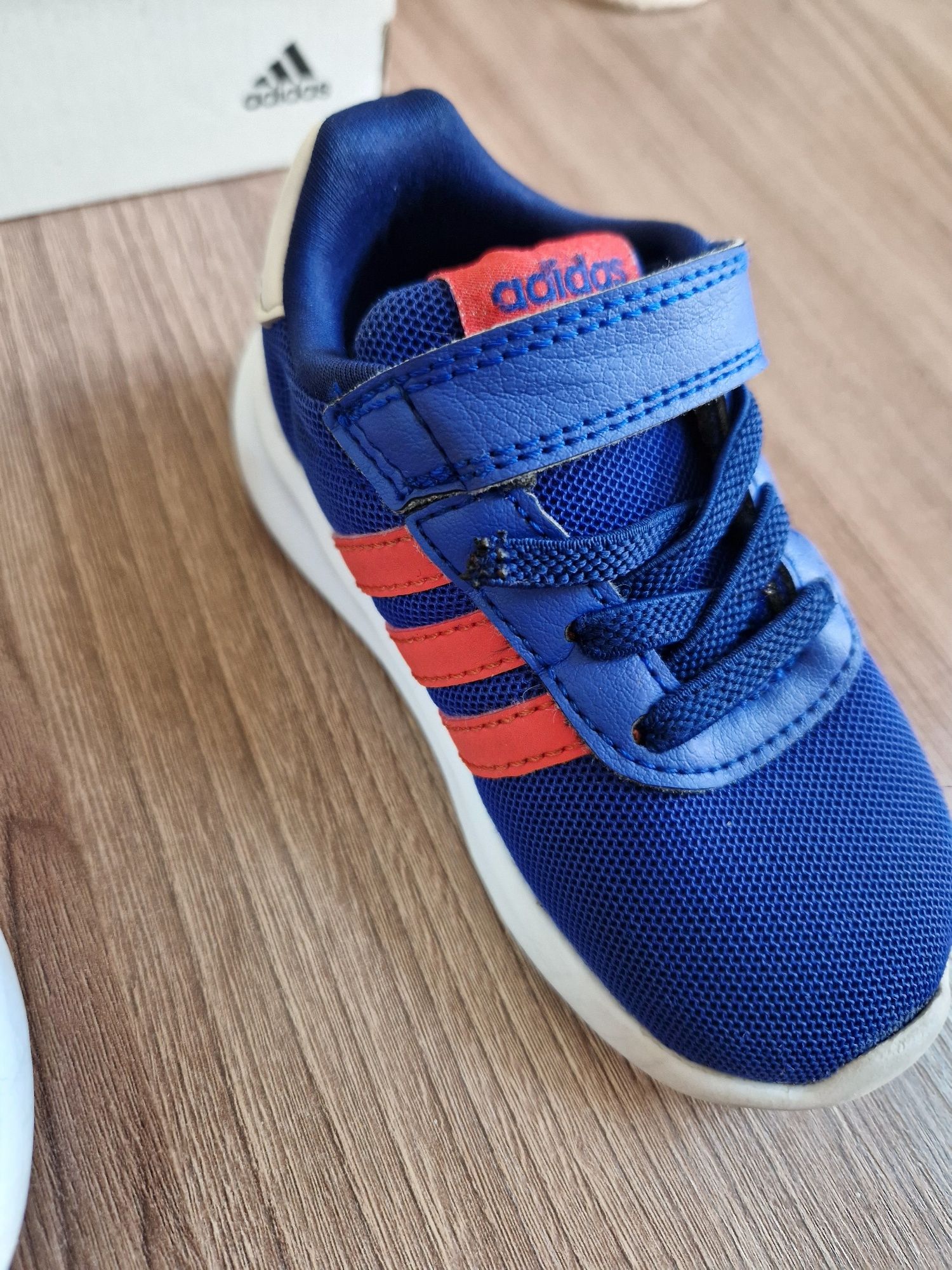 Кроссовки Adidas