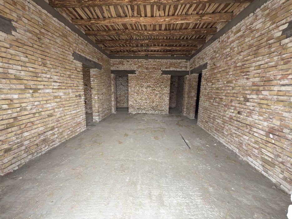 Янги иморат сотилади 3 сотикга якин 4 уй 2 та санузел битта хол подвал