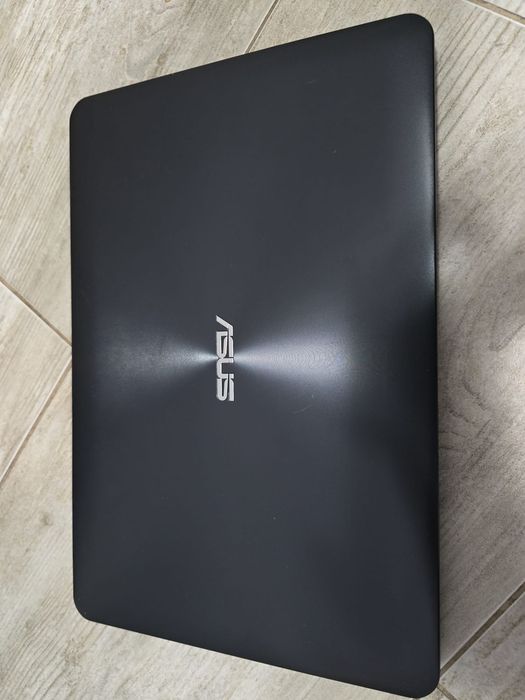 Laptop Asus i5 procesor