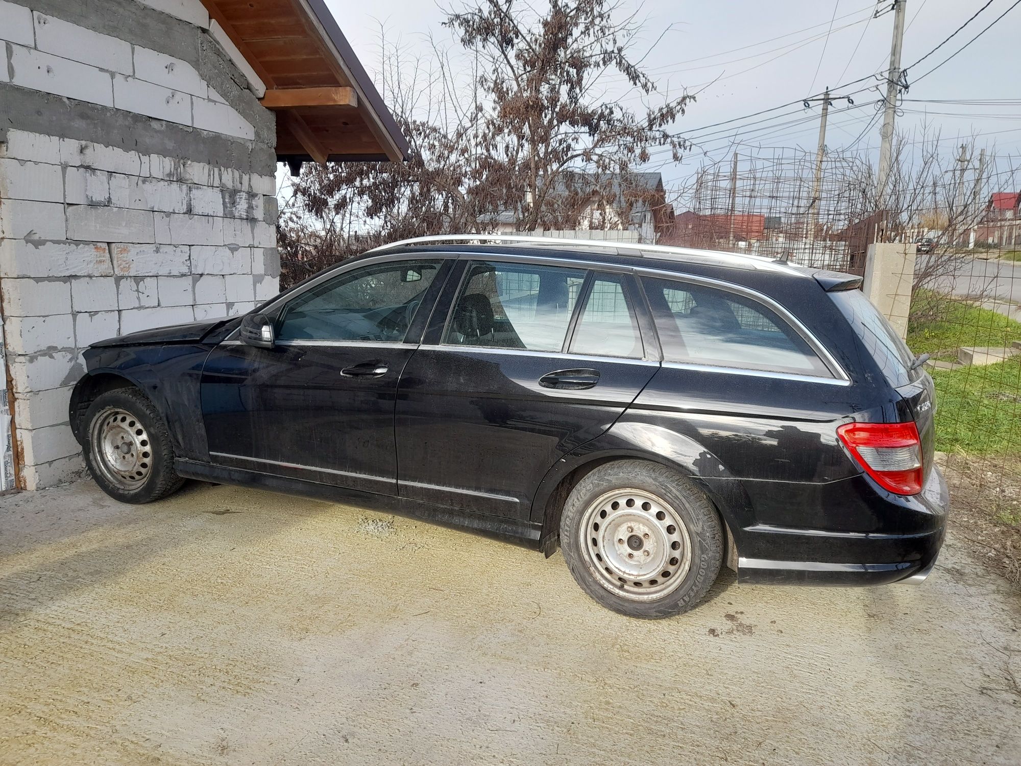 Vand Mercedes C 220 / W 204 pentru piese an 2011