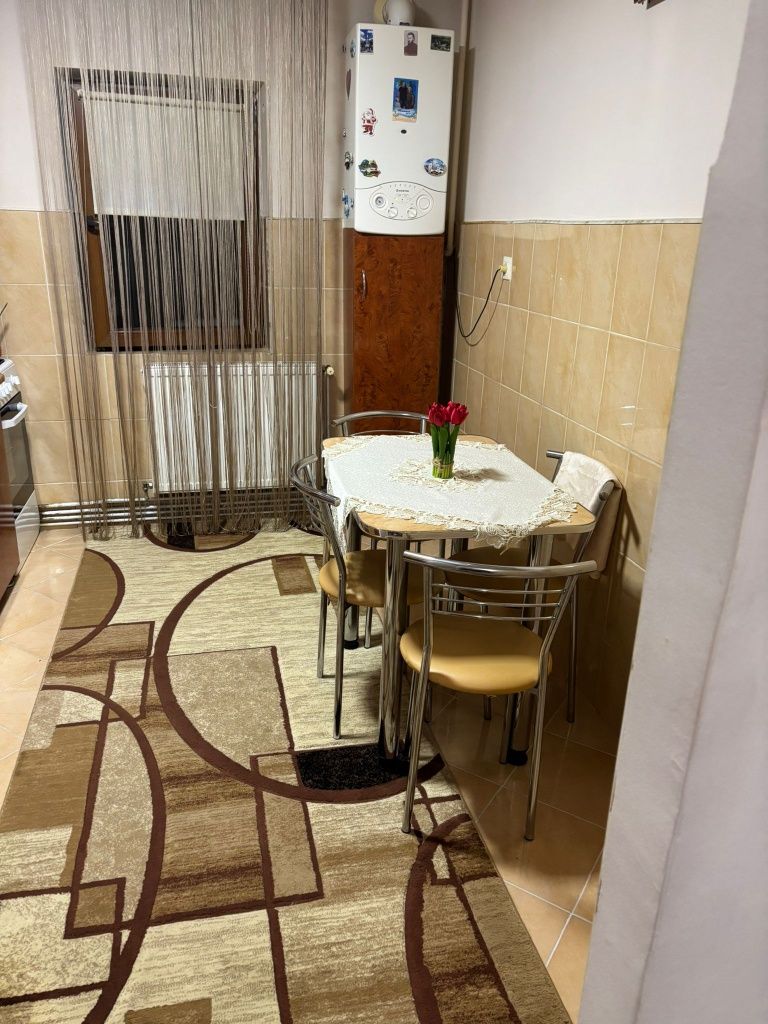 Vand apartament cu doua camere la et 1