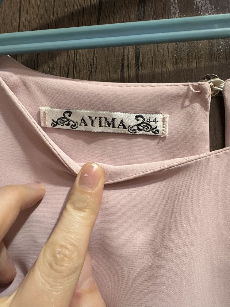 Продам свитер,легкую ветровку на весну и блузку