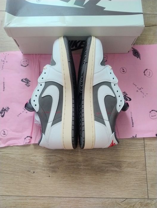 Jordan 1 low Travis Scott