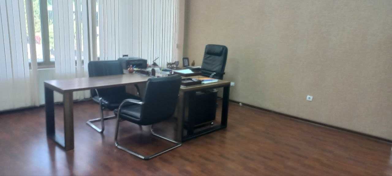 Сдается офис в аренду с мебелью.
