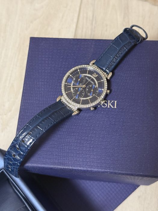 SWAROVSKI – дамски часовник със сертификат и кутия