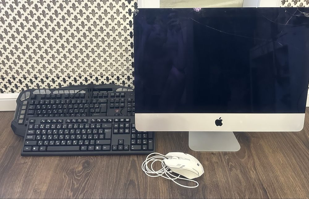 Продаю i mac без договорочной ценв дешего работает отлично