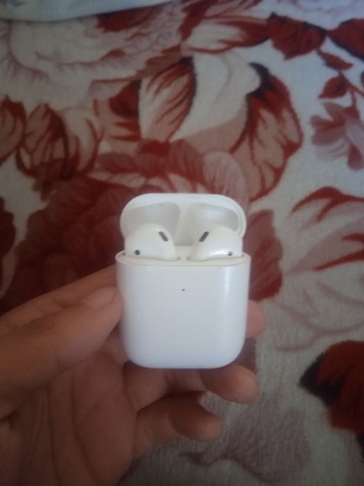 AirPods наушники