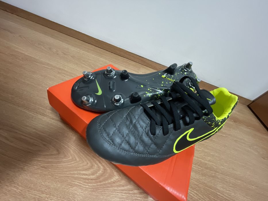 Професионални бутонки Nike Tiempo