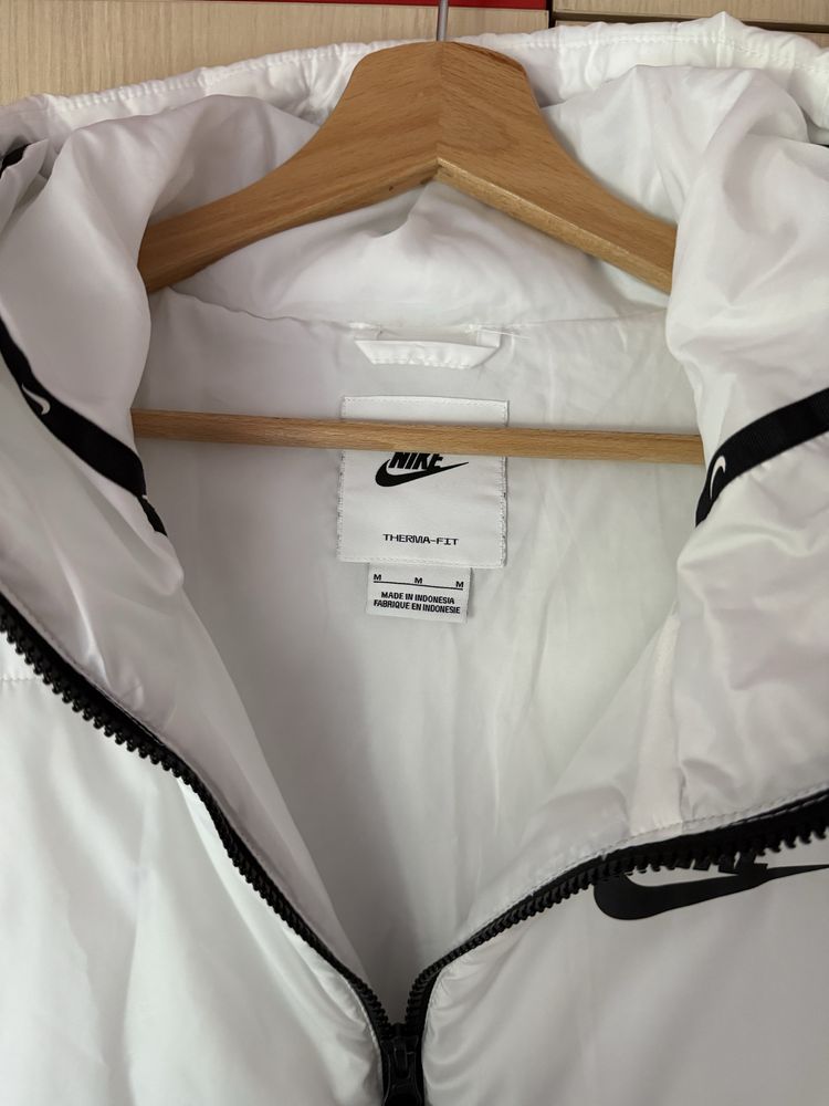 Дамско зимно яке Nike