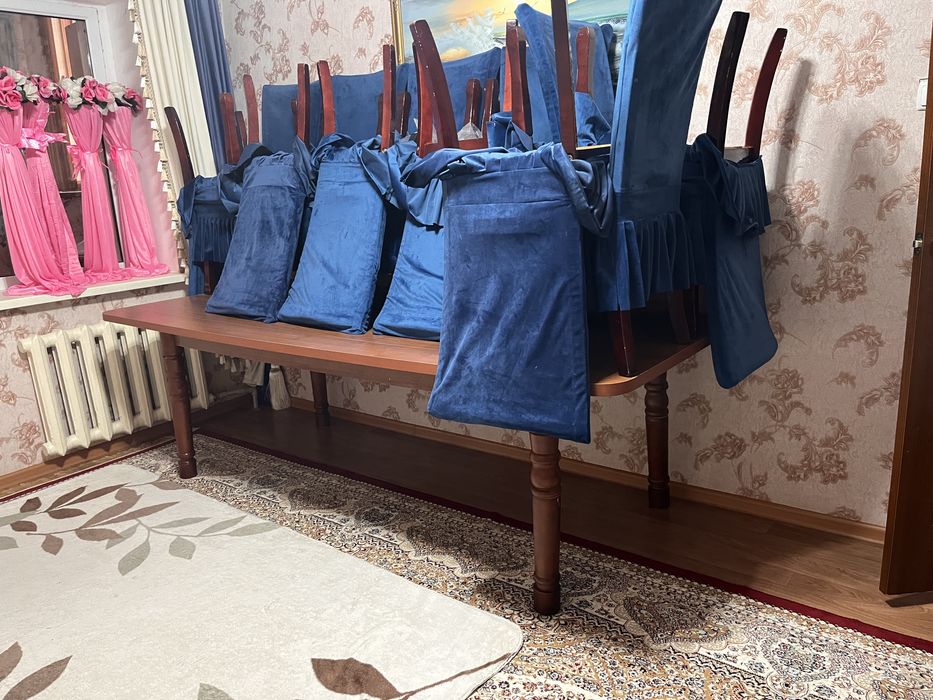 продам стол 4 метр и стулья в хорошем состояние