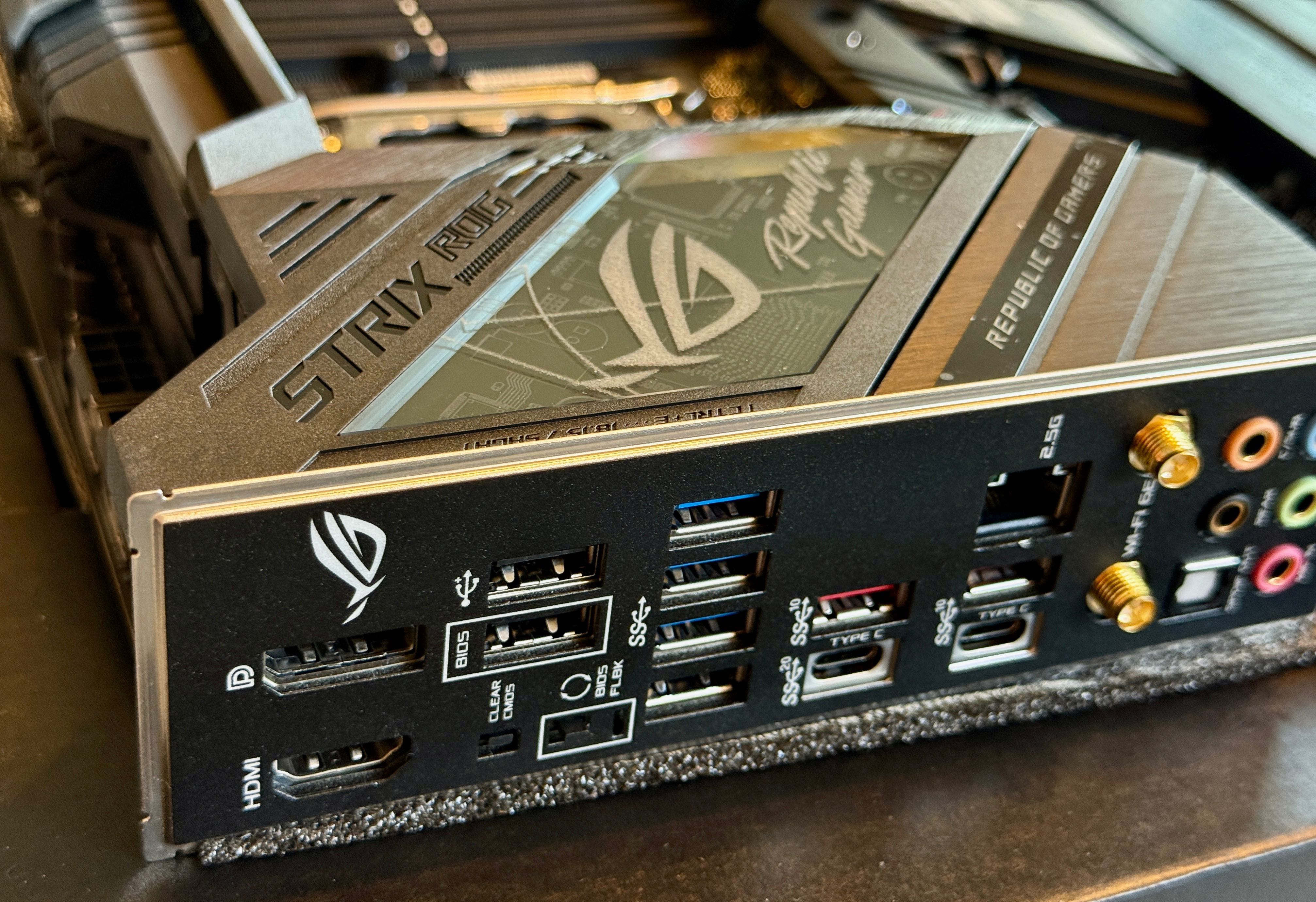 Дънна Платка ASUS ROG Swift Z690-F