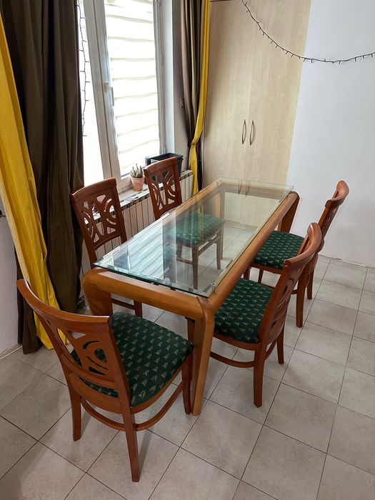 Трапезна стъклена маса + 5 стола