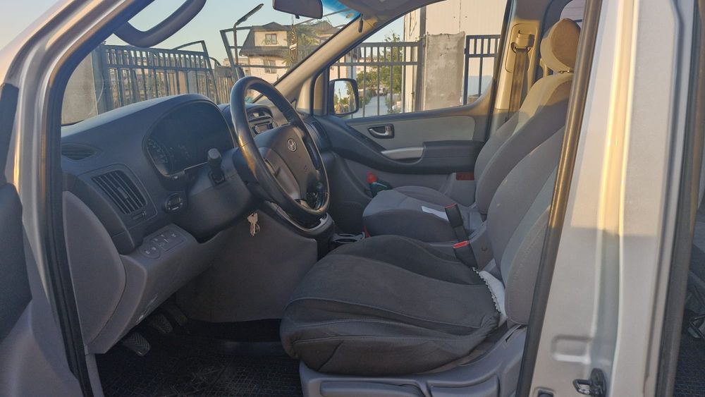 Vand Hyundai H1 7+1 locuri inmatriculat
