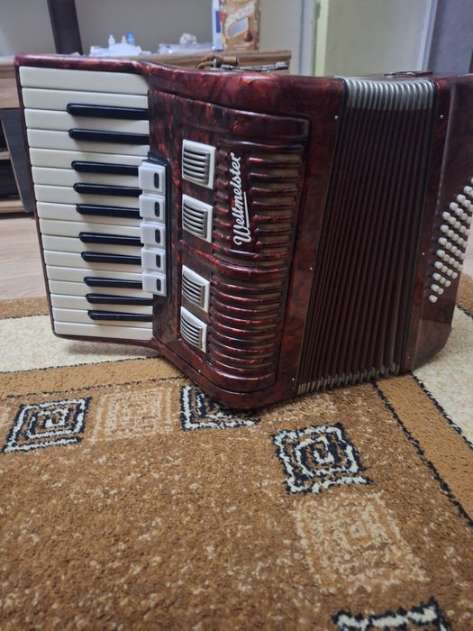 Акордеон Велтмайстер 40баса.Като нов