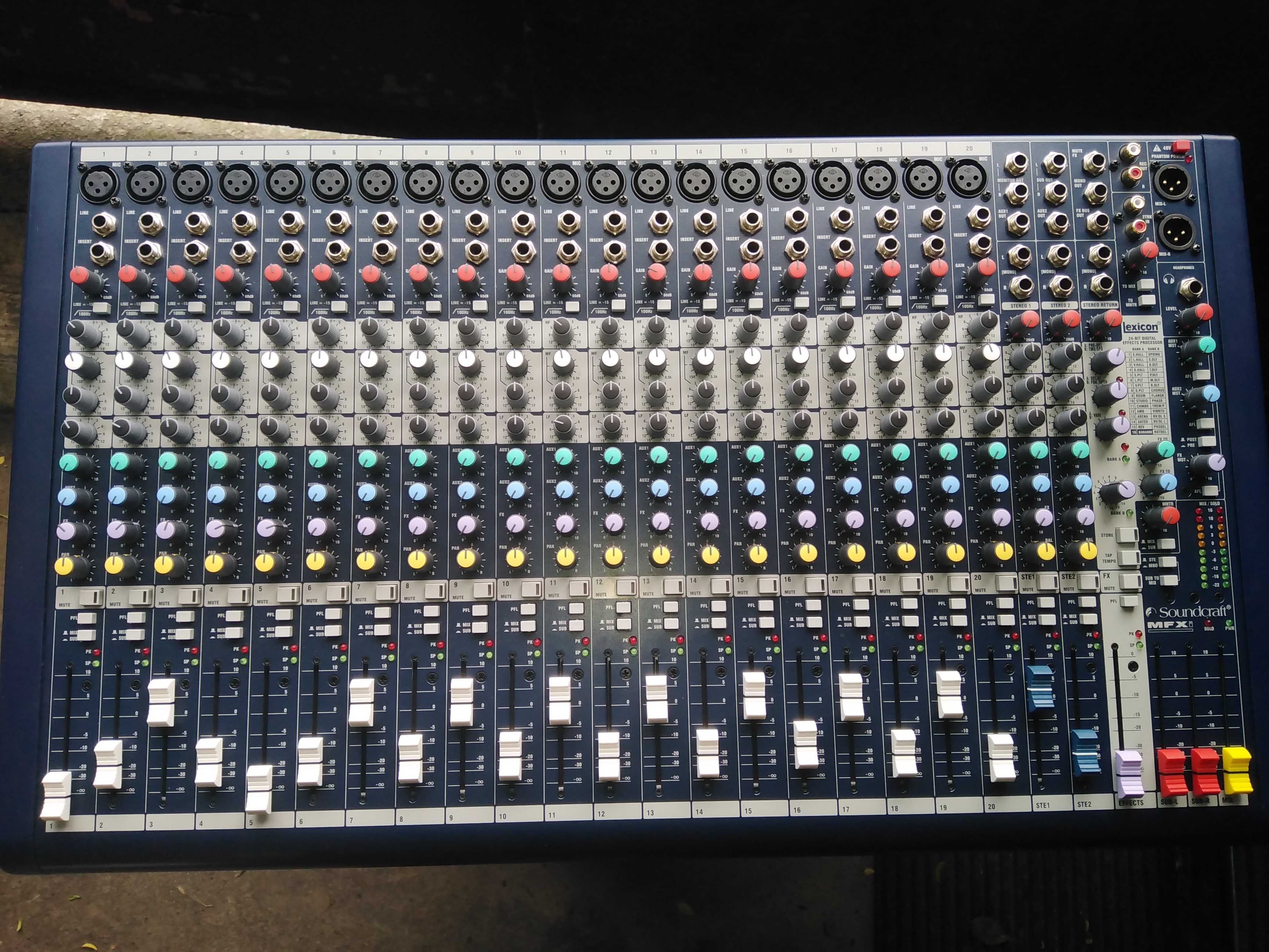 Soundcraft -MFX-20канала