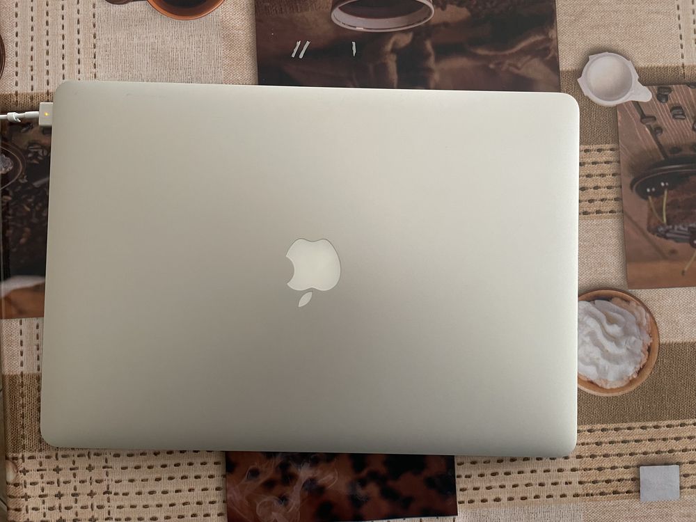 MacBook Pro i7 2,5 GHz RAM 16 Gb Hard-disc 512 gb ssd