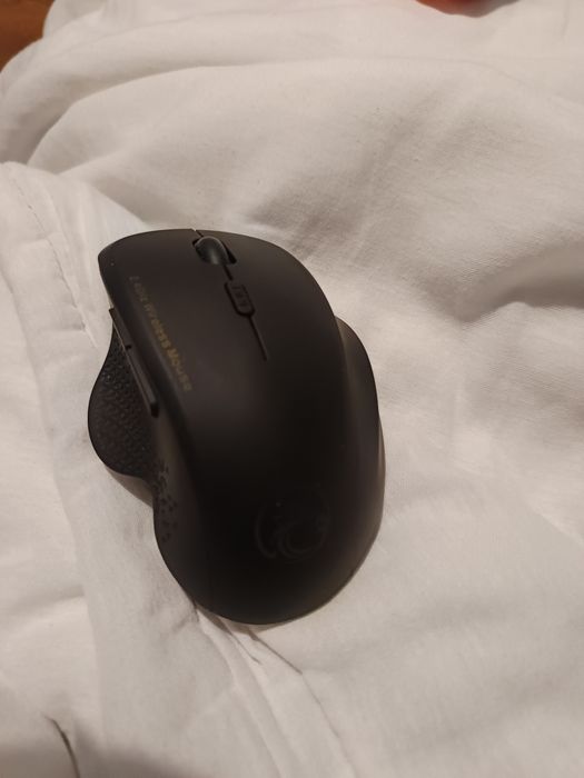 Ергономична безжична мишка