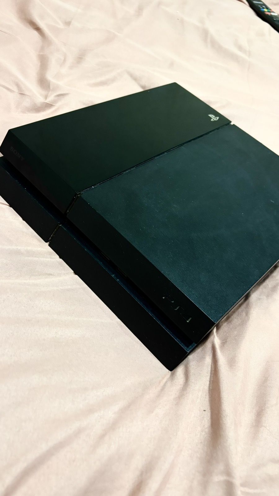 Плейстейшън 4 оригинална версия 1TB