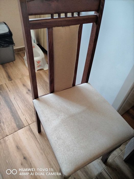 Трапезни столове