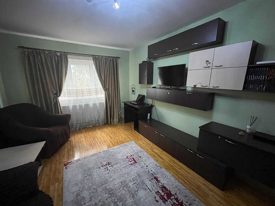 Inchiriez apartament