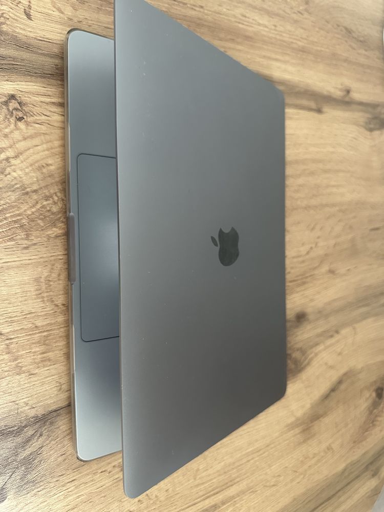 MacBook Pro M1 в идеальном состоянии