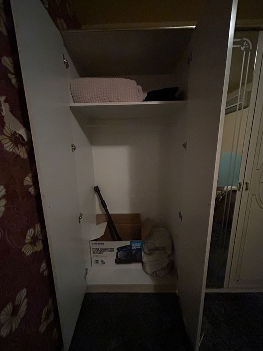 Спалня - комплект спалня с нощни шкафчета, гардероб и скрин