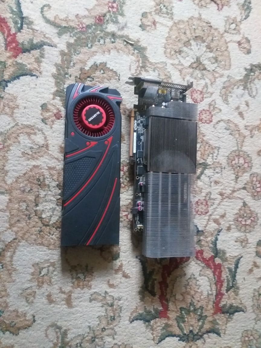 R9 290 4 g gddr5  с полосами.