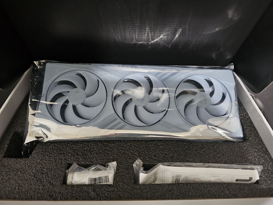 MSI GeForce RTX 5080 16G Gaming Trio OC White, 16GB GDDR7