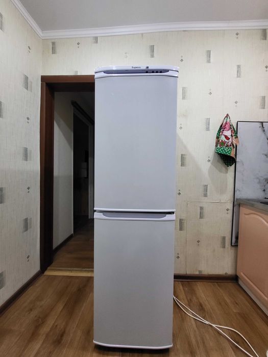 Продам двухкамерный холодильник Бирюса