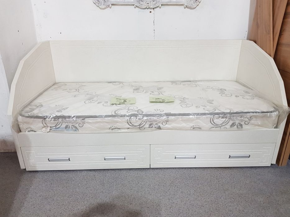 Продам кровати шириной 0,9м. и 1,6м.