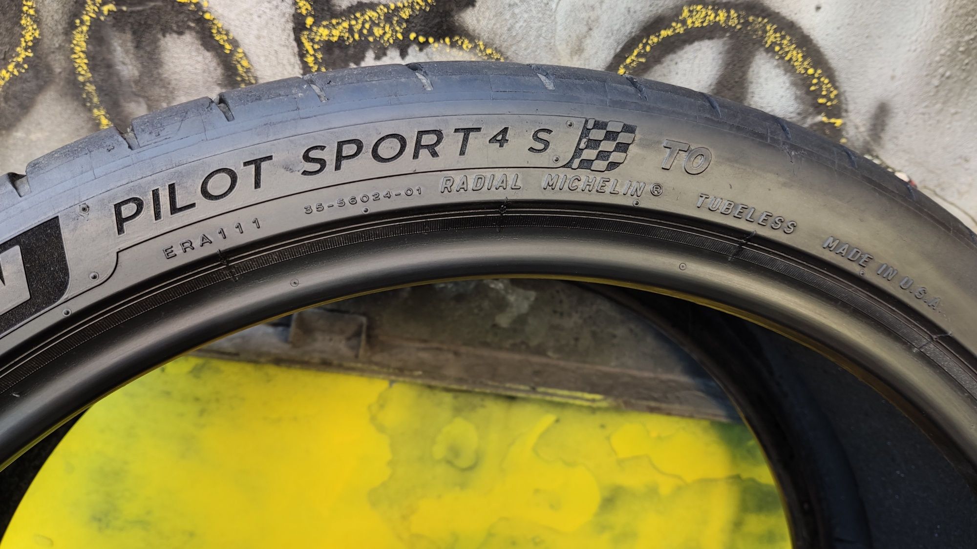 2бр летни гуми 235/35/20 Michelin Pilot Sport 4S
Dot0220-3718
5-5.5 mm