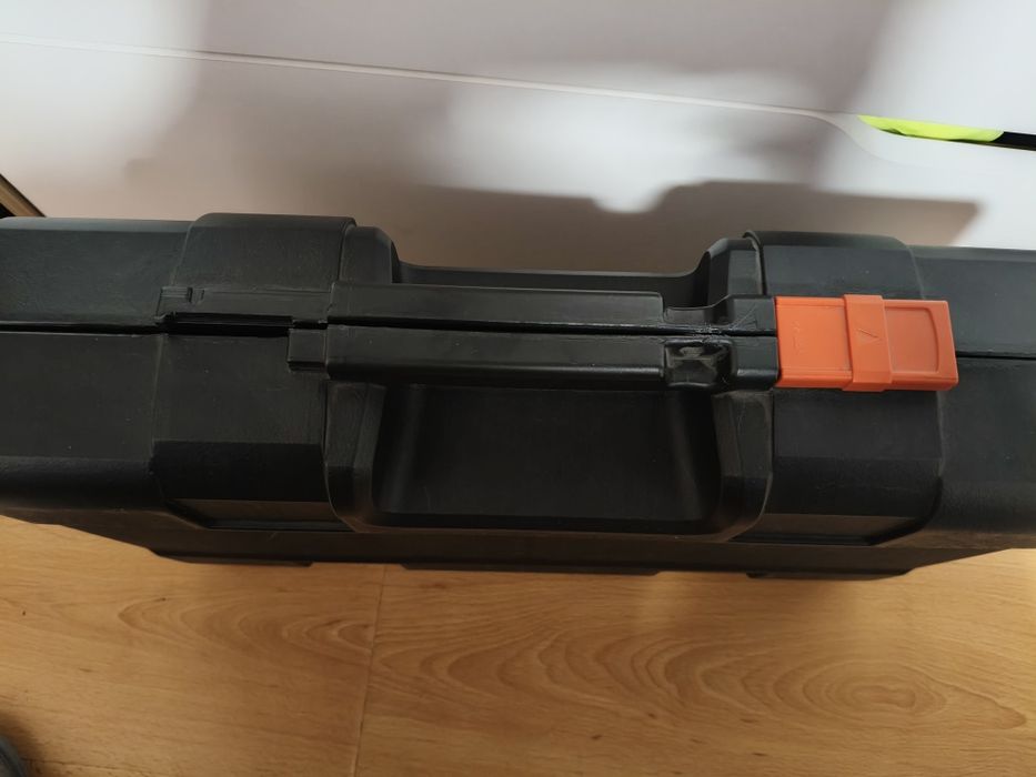 Боди и зарядно ново