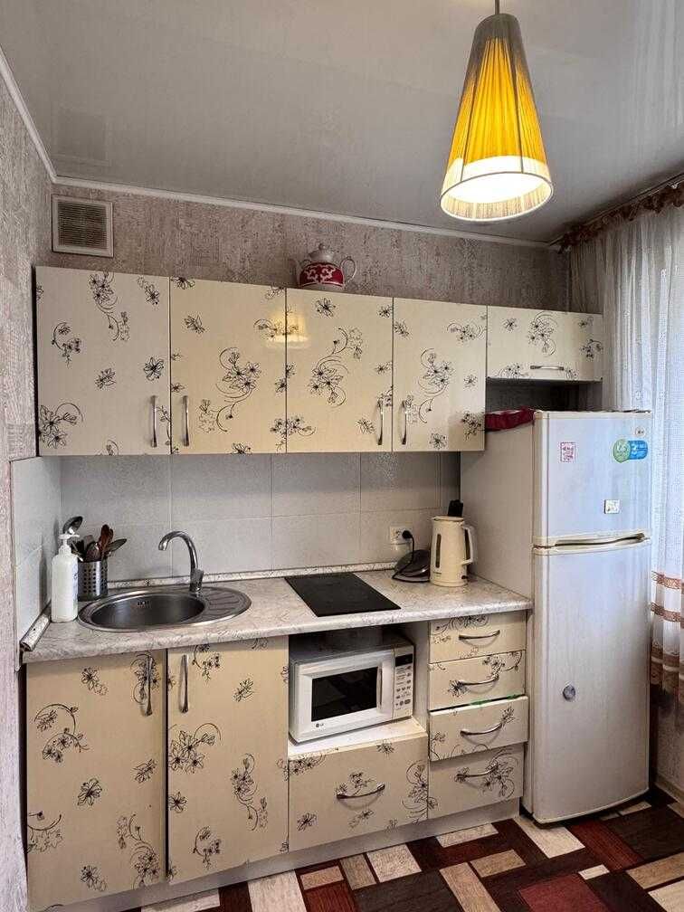 Продаётся 3-х комн квартира в центре города в кирпичном доме. 2 этаж.