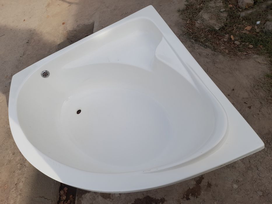 Карамика ванна 130х130