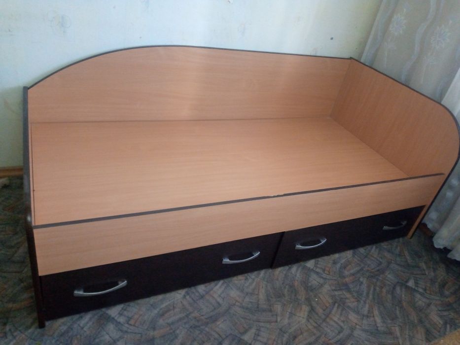 Кровать с выдвижными ящиками
