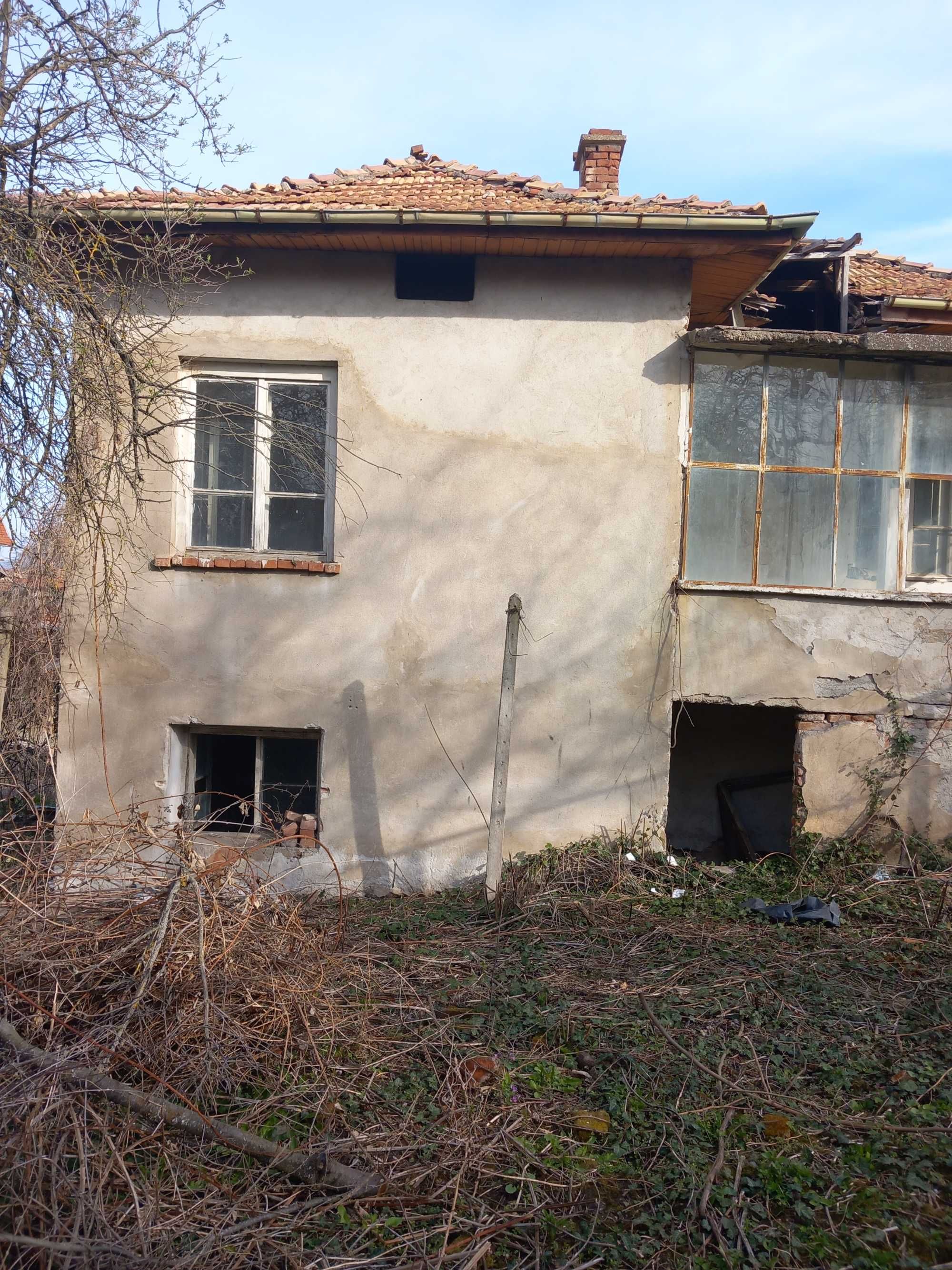 Продава къща в село Дворище.
